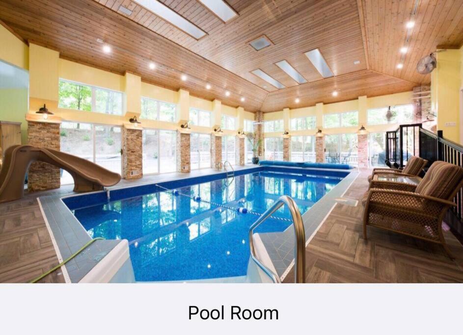 Indoor Pool near Grand Haven with Lake Michigan Beach — hotel in Norton Shores