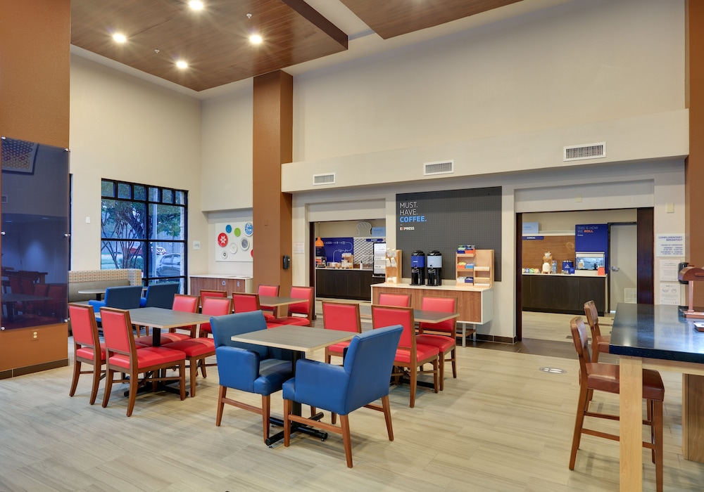 Holiday Inn Express & Suites Round Rock - photo 33