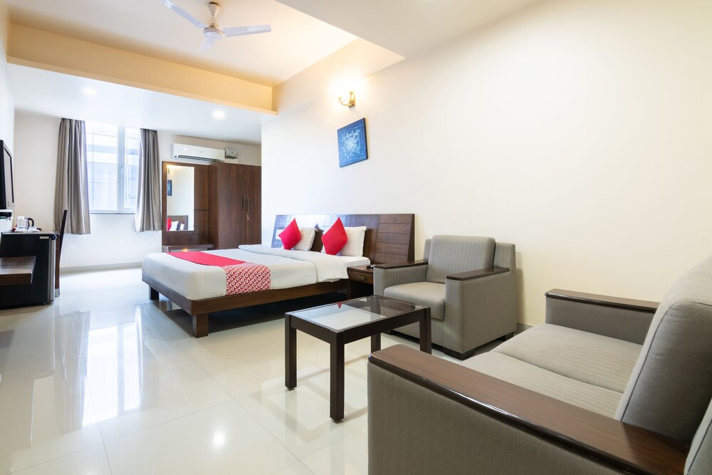 OYO 490 Hotel Compact Maple Leaf - last minute hotel in Bengaluru