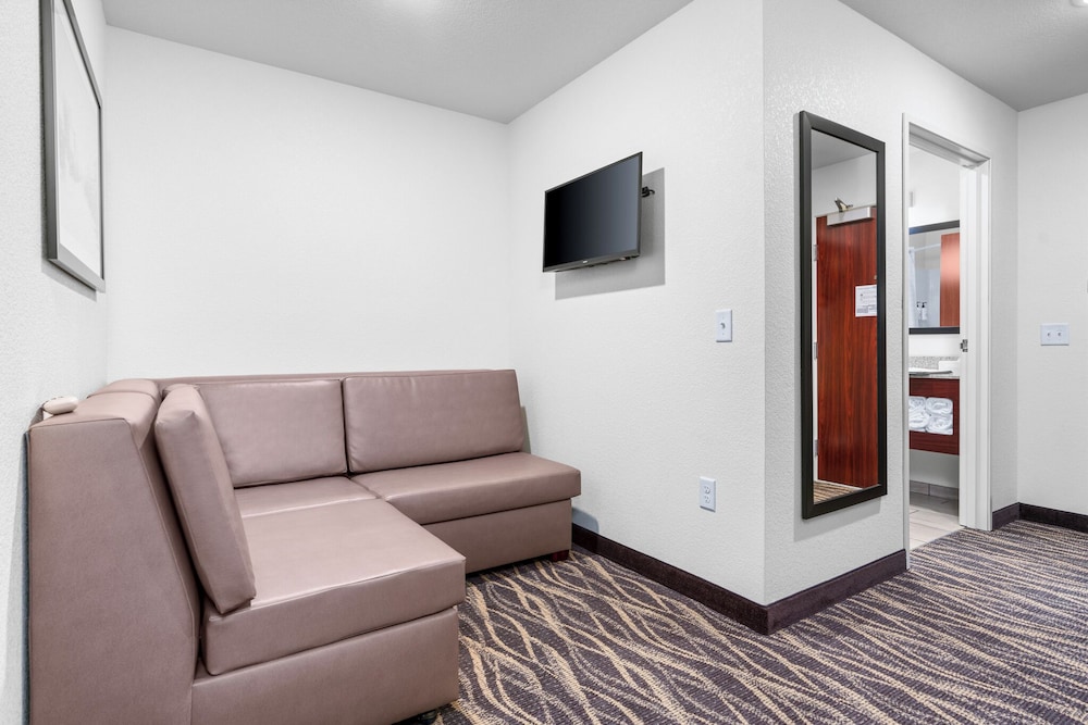 Cobblestone Hotel & Suites Lynden - photo 40