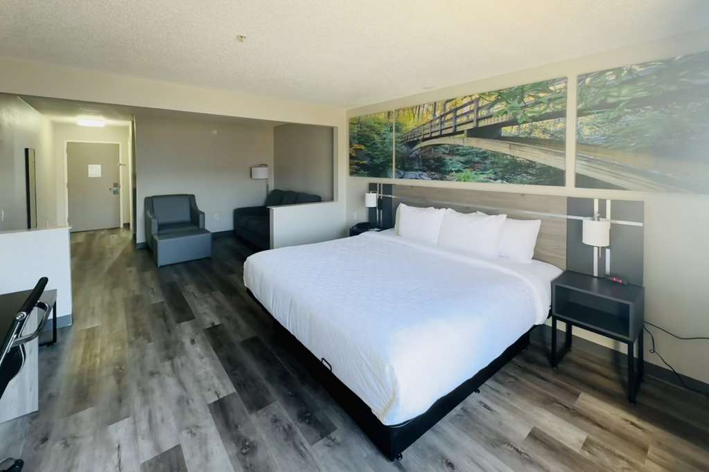 Clarion Pointe Albemarle - photo 33
