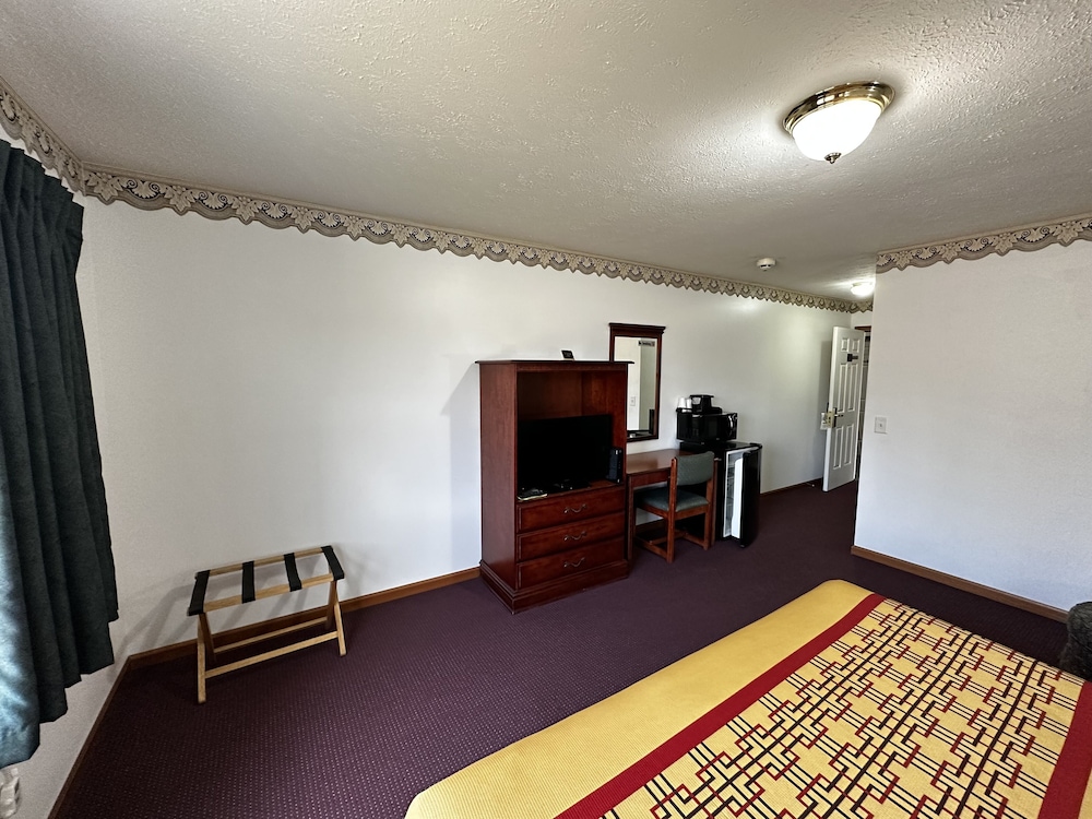 Attica Inn - photo 28