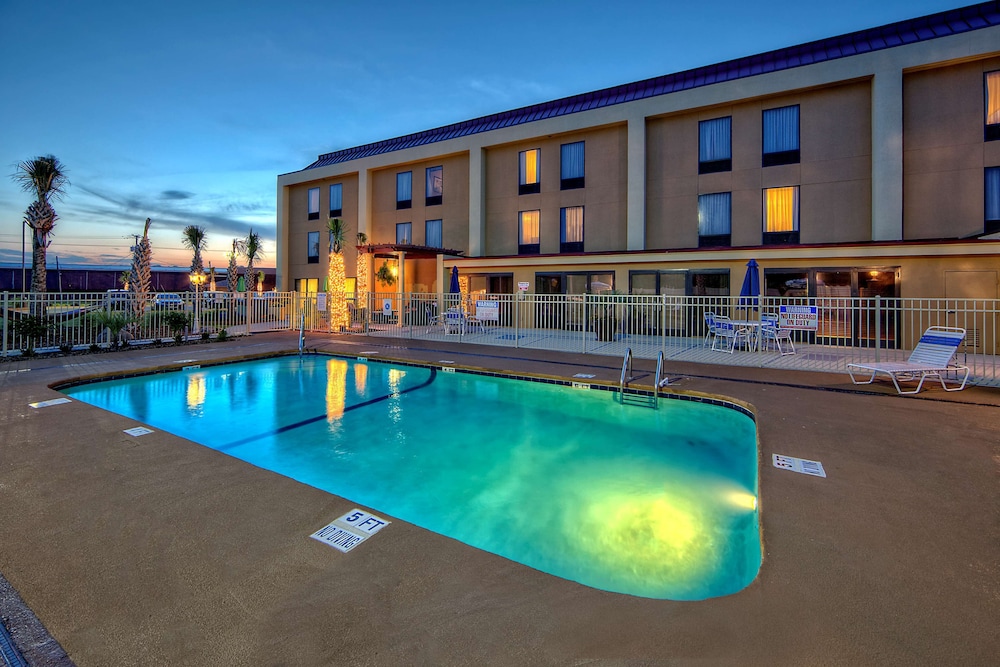 Hampton Inn Laurinburg - photo 18