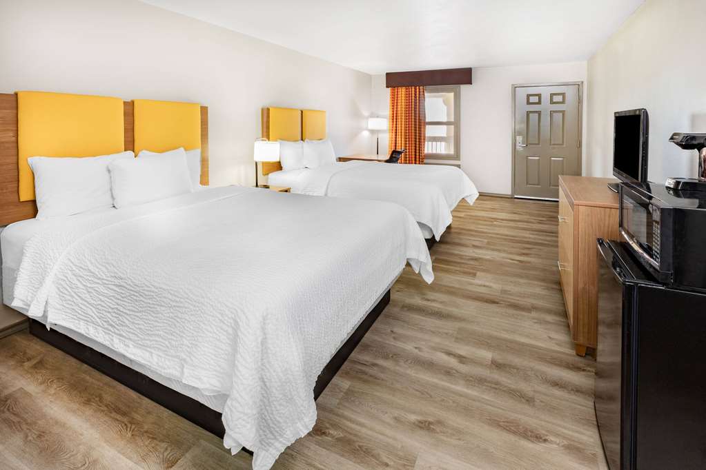 Days Inn & Suites by Wyndham Huntsville - photo 9