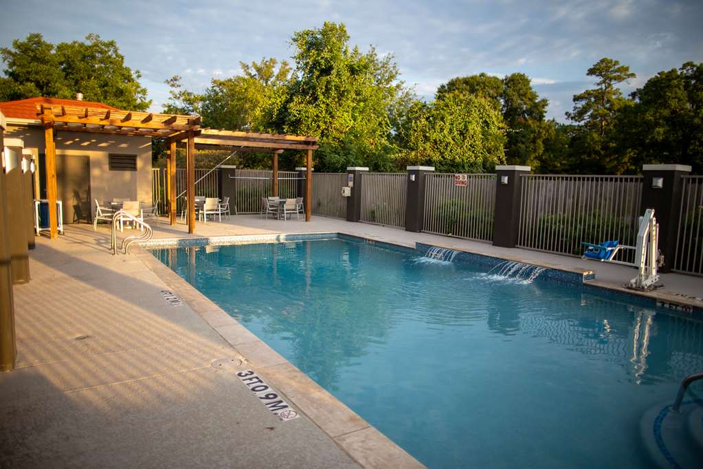 La Quinta Inn & Suites by Wyndham Houston East at Normandy - photo 9