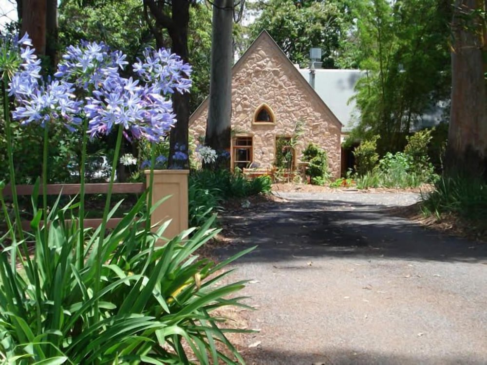 Witches Falls Cottages - carbon neutral hotel in Tamborine Mountain