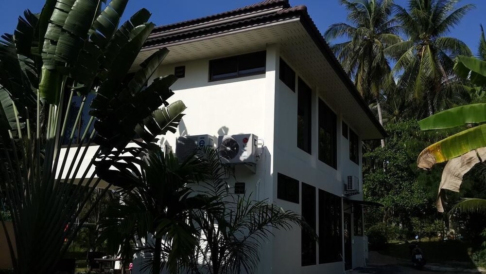 Twin Villas Apartment with Swimming Pool for 2 houses — 4-Star Luxury Hotel in Ko Pha Ngan, Thailand