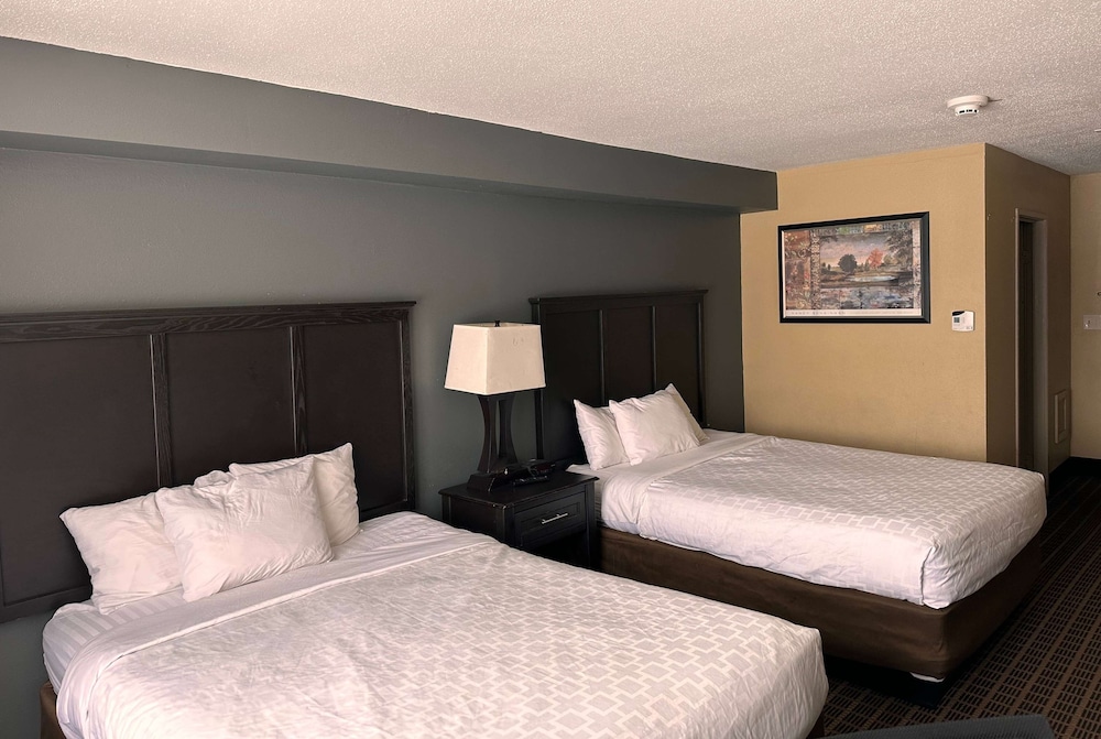 Days Inn & Suites by Wyndham Muskegon - photo 17
