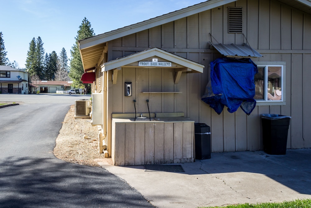 Charm Motel & Suites - photo 65