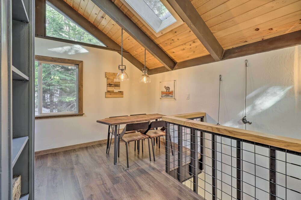 Incline Village Cabin w Patio: 2 Mi to Beach