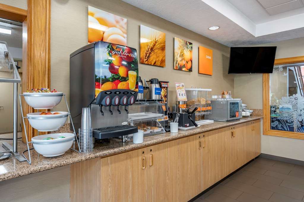 Comfort Suites Salem - photo 43