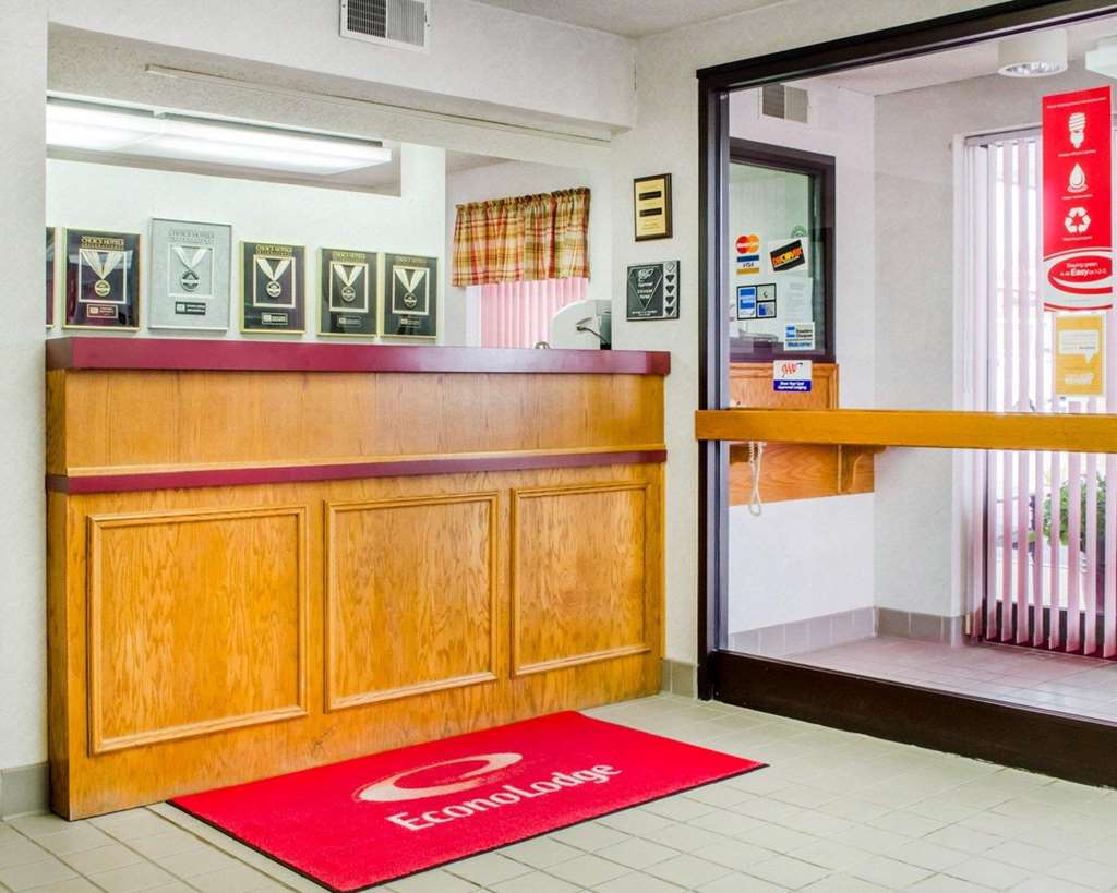 Econo Lodge Mifflintown - photo 7