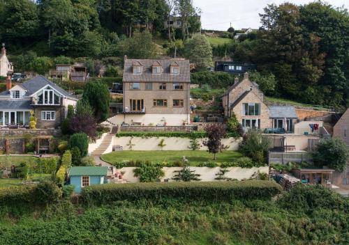 The Dormers 5 BD Amazing Views of Stroud Valley — 4-Star Luxury Hotel in Stroud, United Kingdom