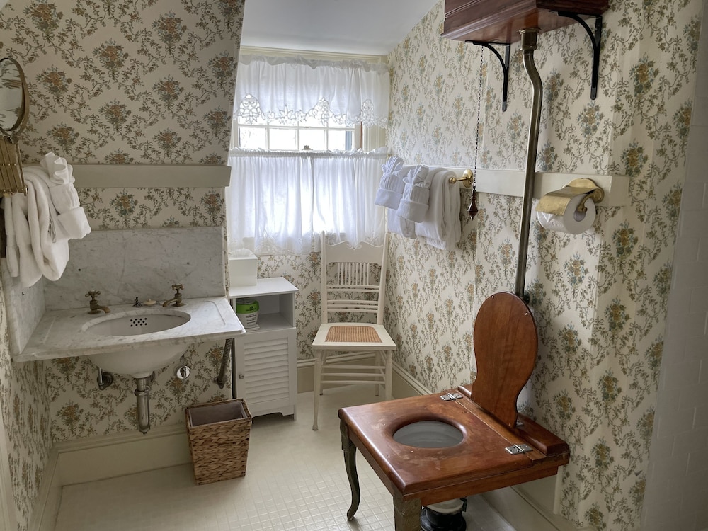 Moseley Cottage Inn & Town Motel - photo 68