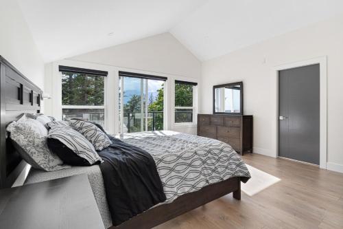 Stylish Retreat in Agassiz with Scenic Views — hotel in Agassiz