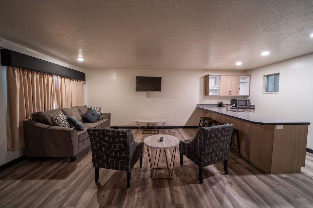 Clover Creek Inn - photo 15