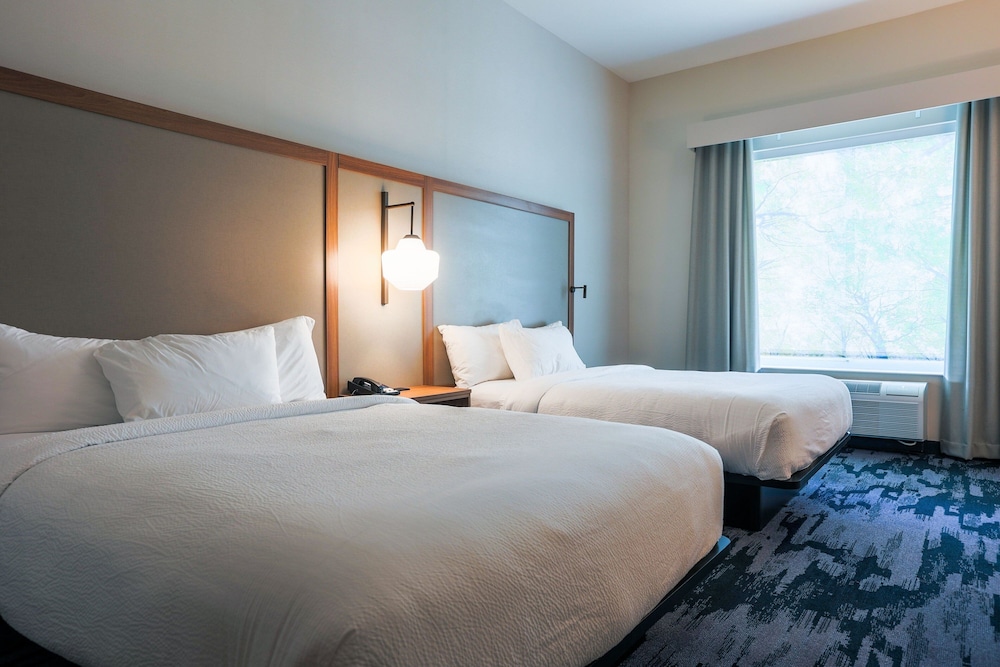 Fairfield Inn & Suites by Marriott Marquette - photo 15