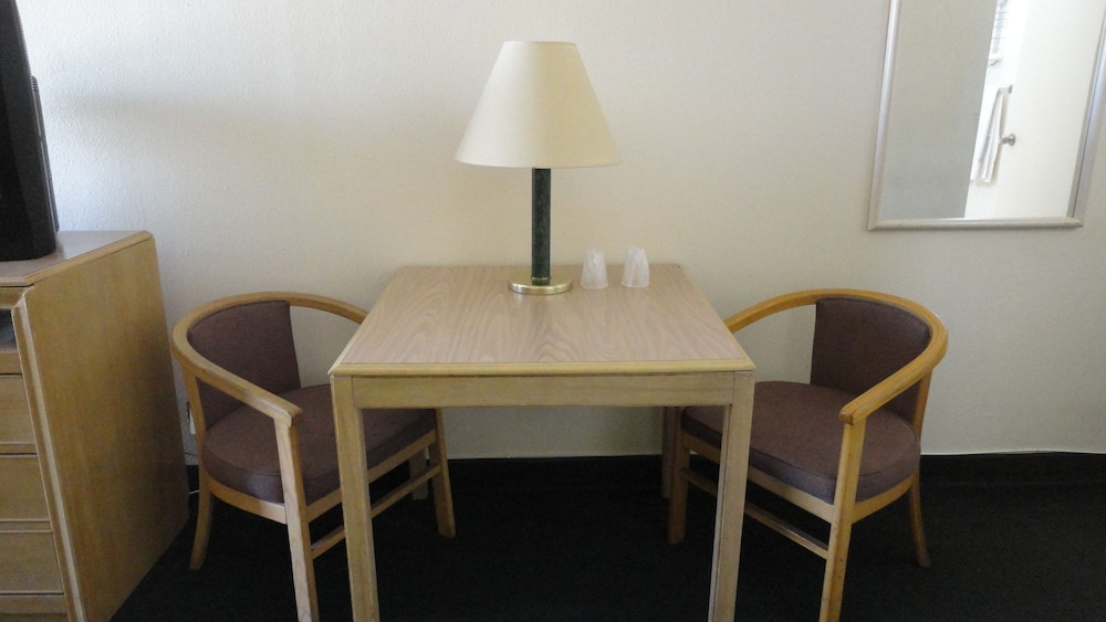 Imperial 400 Motor Inn - photo 11