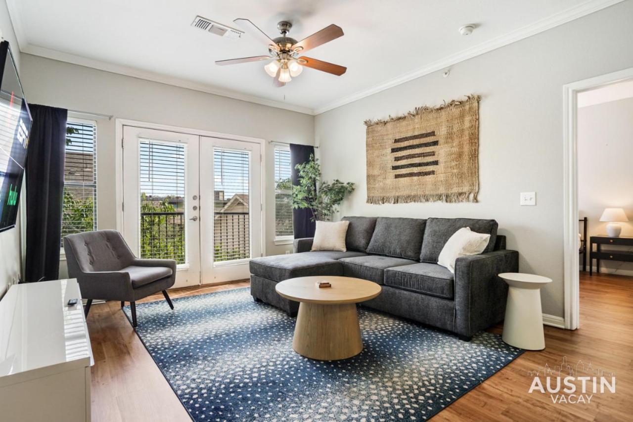 Extremely Comfortable King Beds in Super Cute Apt — 4-Star Luxury Hotel in Austin, United States