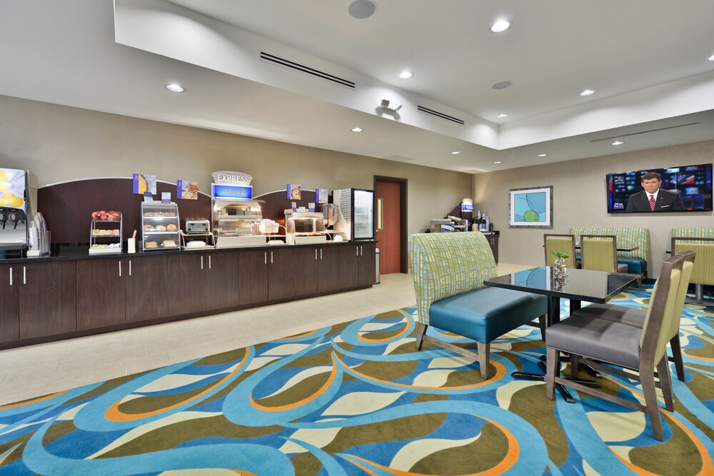 Holiday Inn Express & Suites Forrest City by IHG - photo 17