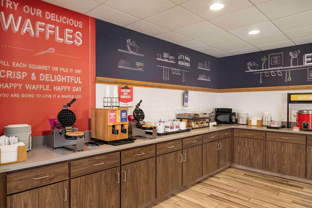 Hampton Inn & Suites Springfield MO - photo 26