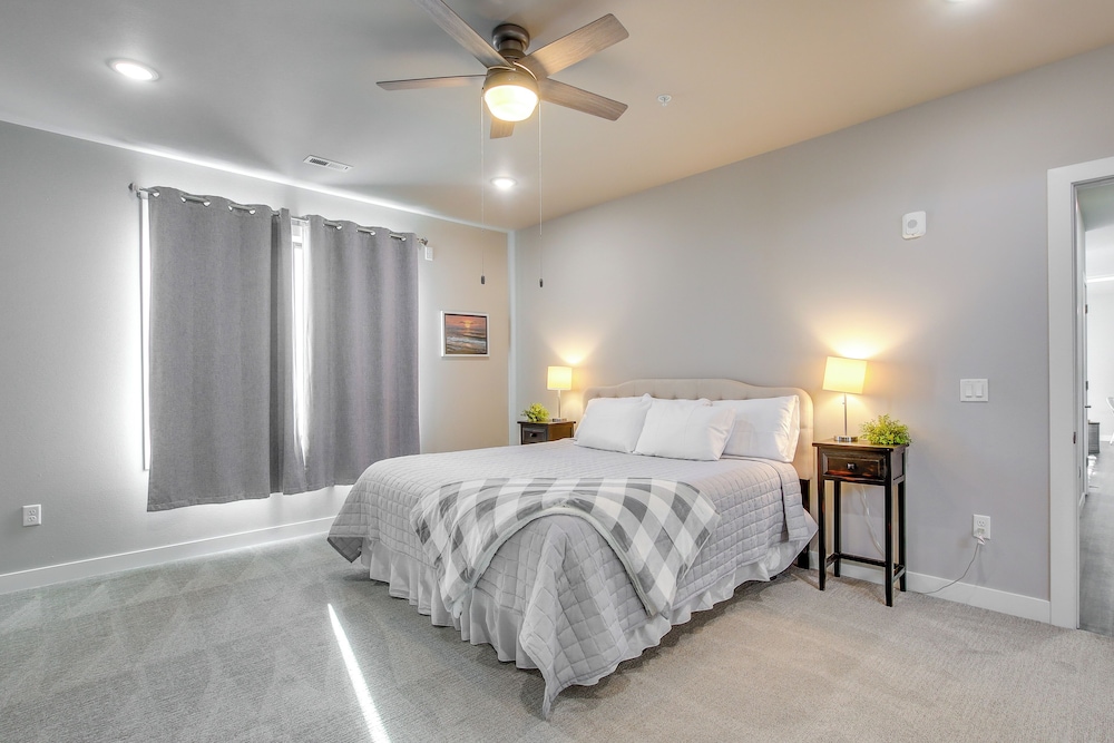 Modern South Pier Condo on Sheboygan River — Sheboygan — photo 3