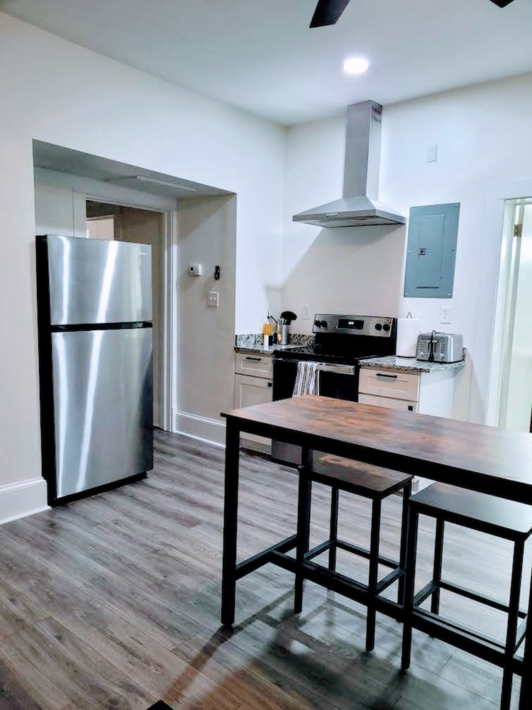 Walk to Duke Campus 1 Bedroom in Trinity Park — 4-Star Luxury Hotel in Durham, United States