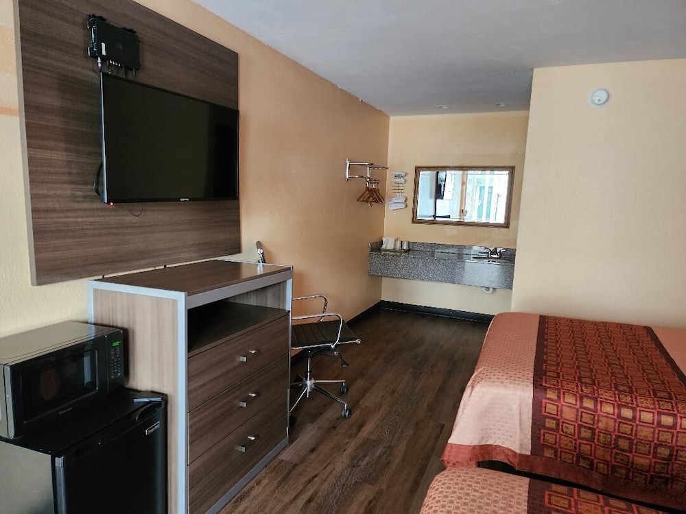 Key West Inn Clanton - photo 5