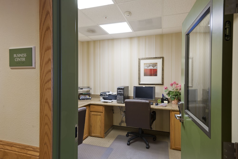 Holiday Inn & Suites Barstow by IHG - photo 39