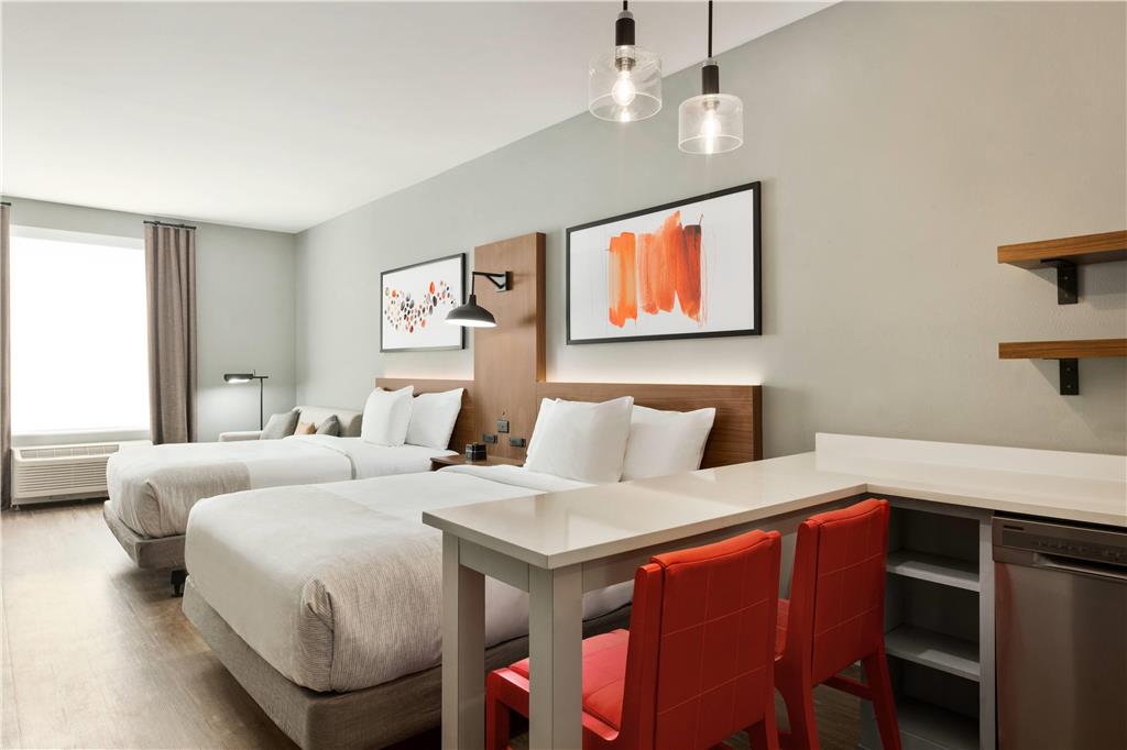 La Quinta Inn & Suites by Wyndham Mount Laurel Moorestown - photo 54