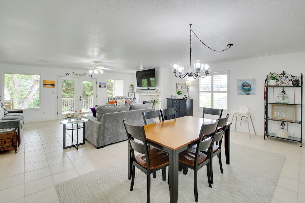 Lakefront Hot Springs Duplex w Shared Dock - photo 9