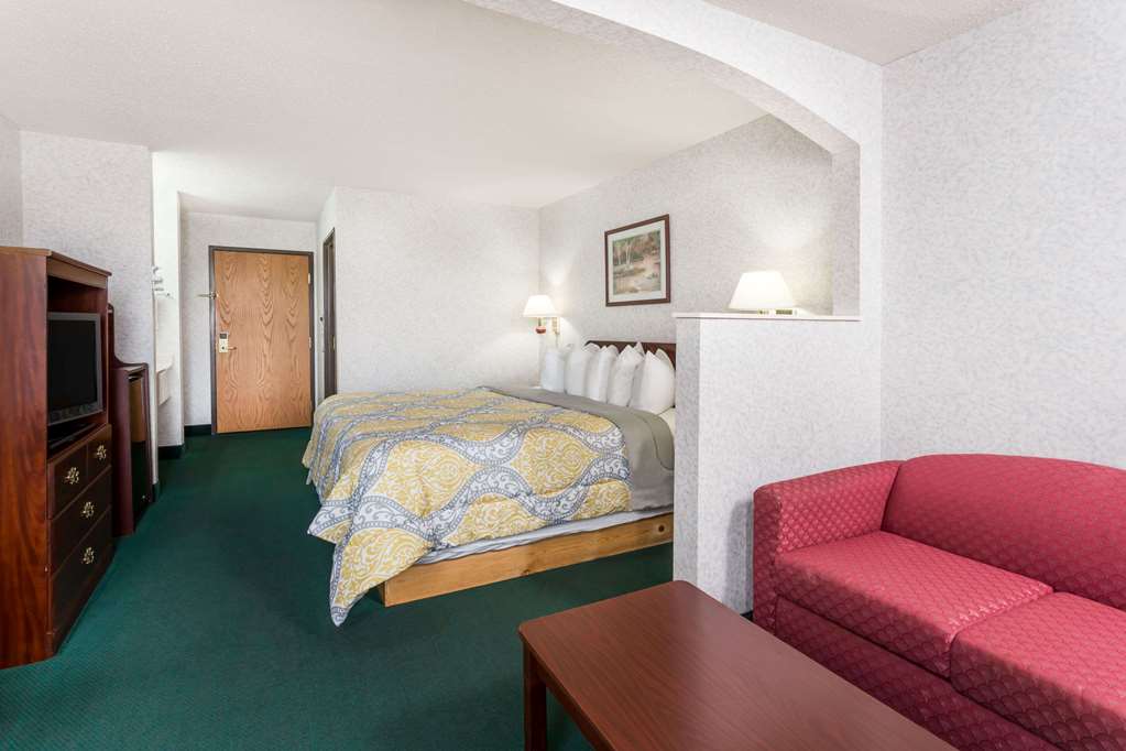 Days Inn by Wyndham Battlefield Rd Hwy 65 - photo 12