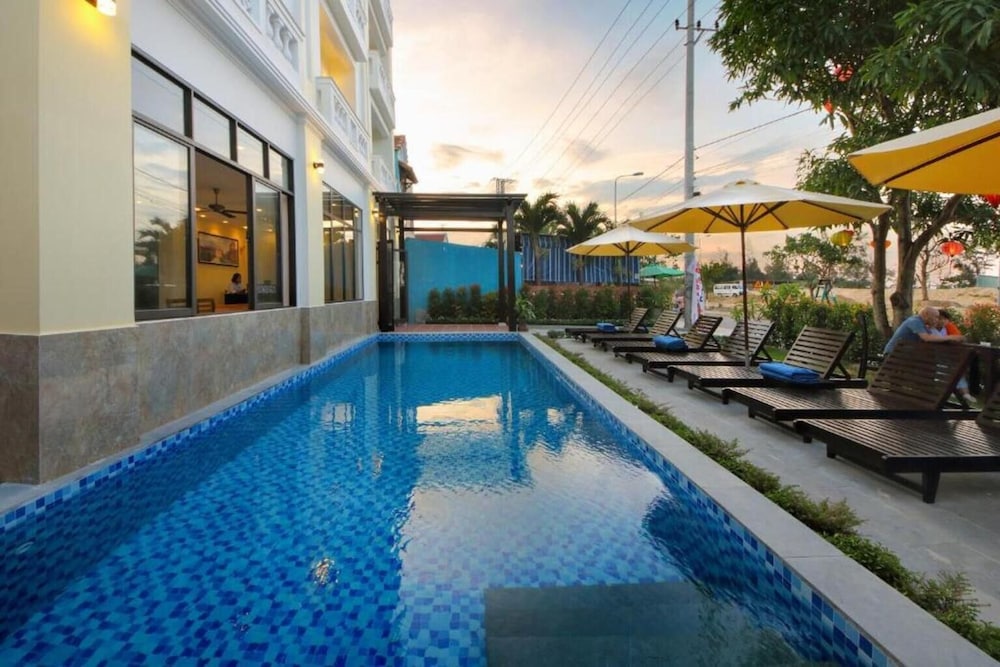 Hotel Front Beach - carbon neutral hotel in Da Nang
