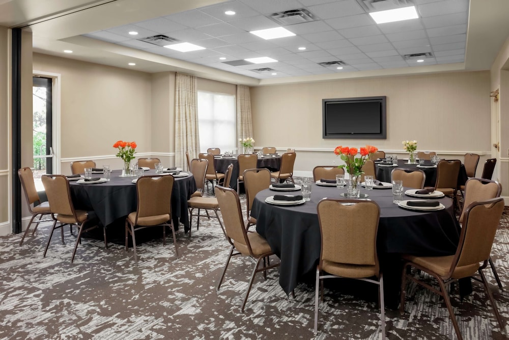 Hilton Garden Inn Atlanta Perimeter Center - photo 31