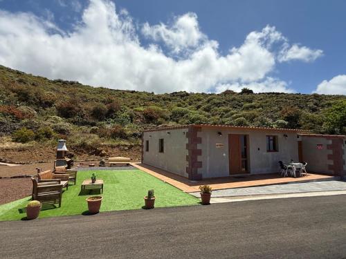Vivienda Vacacional la Cueva — hotel near El Hierro Airport