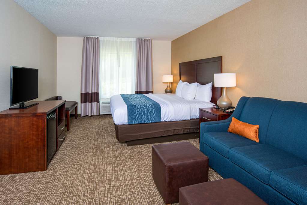 Comfort Inn Naugatuck Shelton CT pet-friendly hotel Naugatuck