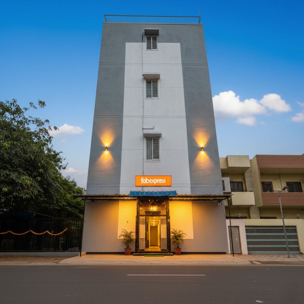 Fabexpress Diamond Residency - last minute hotel in Pune