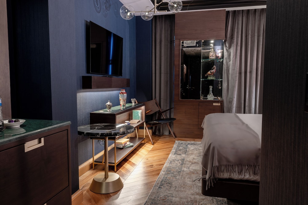 Whisky Hotel - photo 11