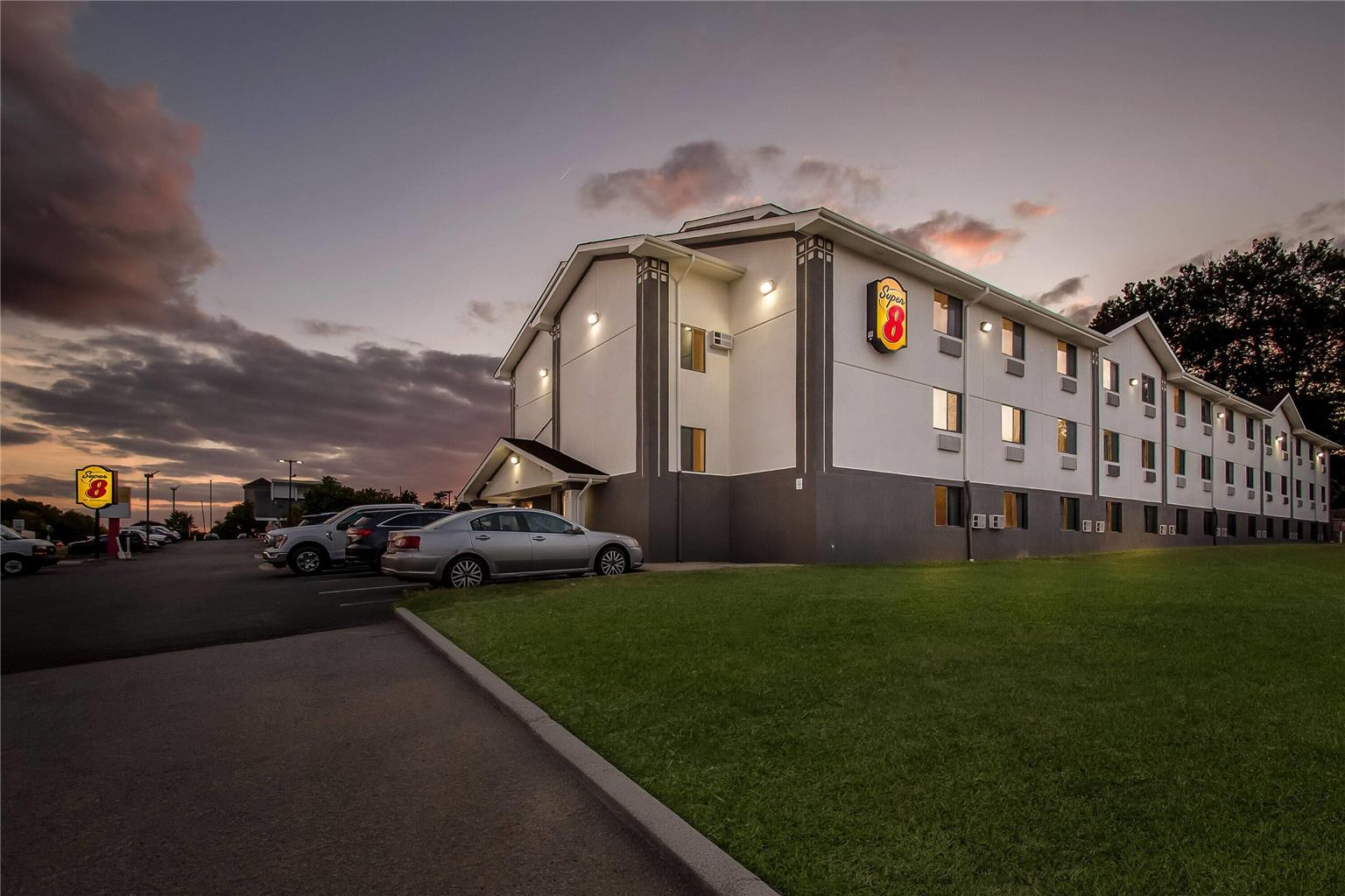Super 8 by Wyndham Dumfries Quantico - photo 2