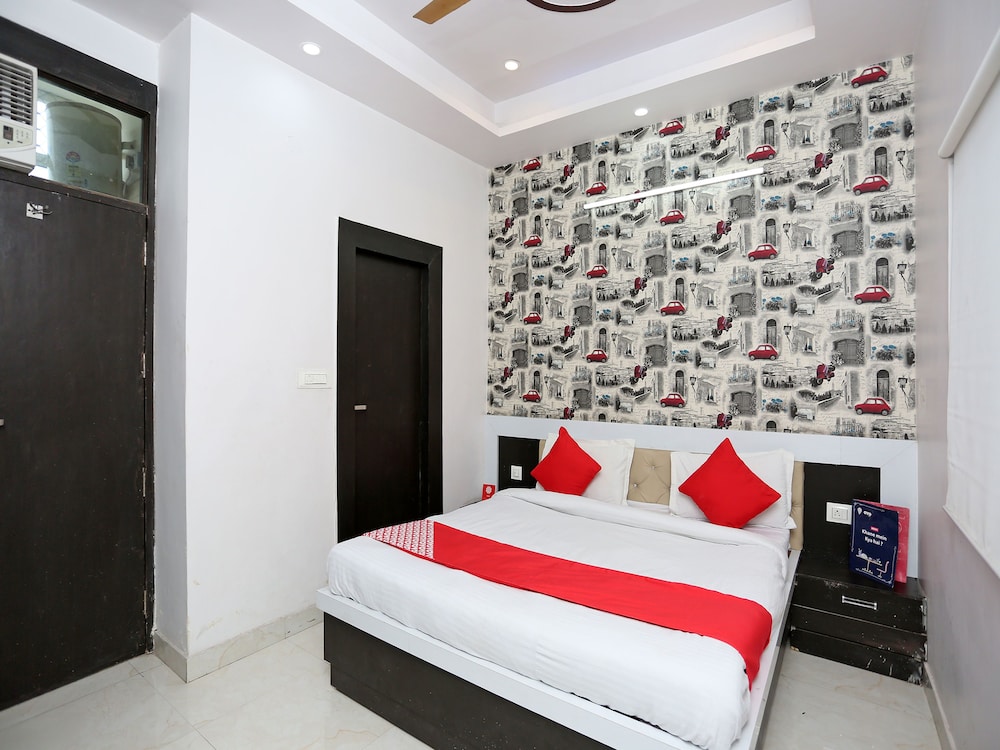 OYO 13576 Hotel Residency