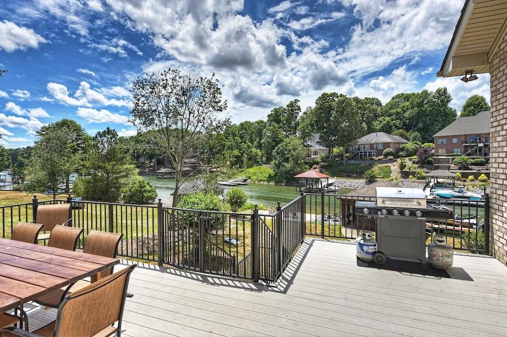 Island Point by Avantstay Sleeps 18 Dock — hotel in Sherrills Ford