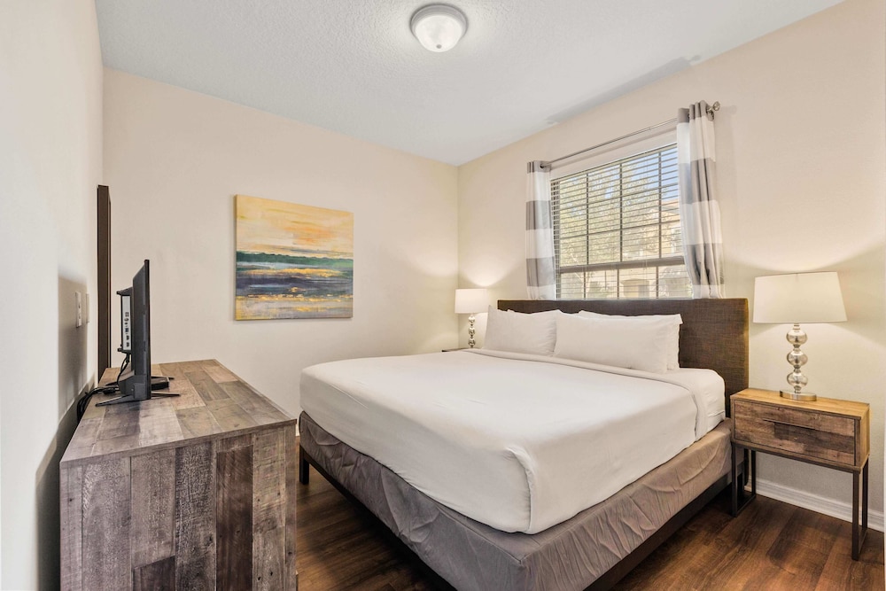 Beautiful Townhome With Splash Pool and Game Room - photo 40