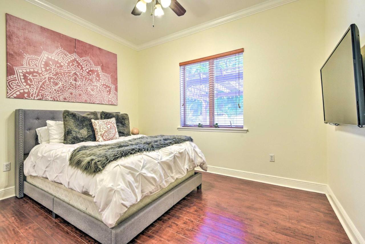 Sunny Sarasota Abode with Yard about 1 Mi to Dtwn in Sarasota, United States