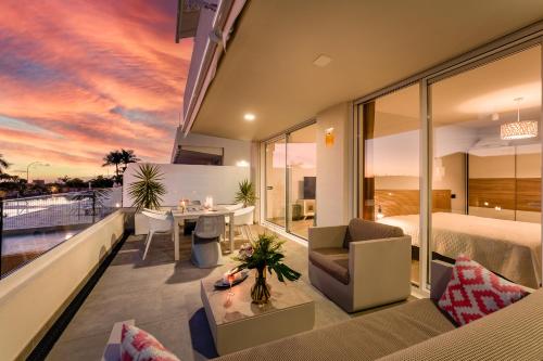 Modern new apartment Las Terrazas de Costa Adeje. Heated pool big terrace and private parking — 4-Star Luxury Hotel in Adeje, Spain