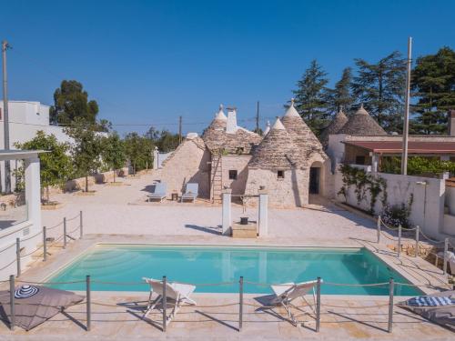 HelloAPULIA Monopoli Authentic Trulli Petricore with private SPA and pool in Monopoli, Italy