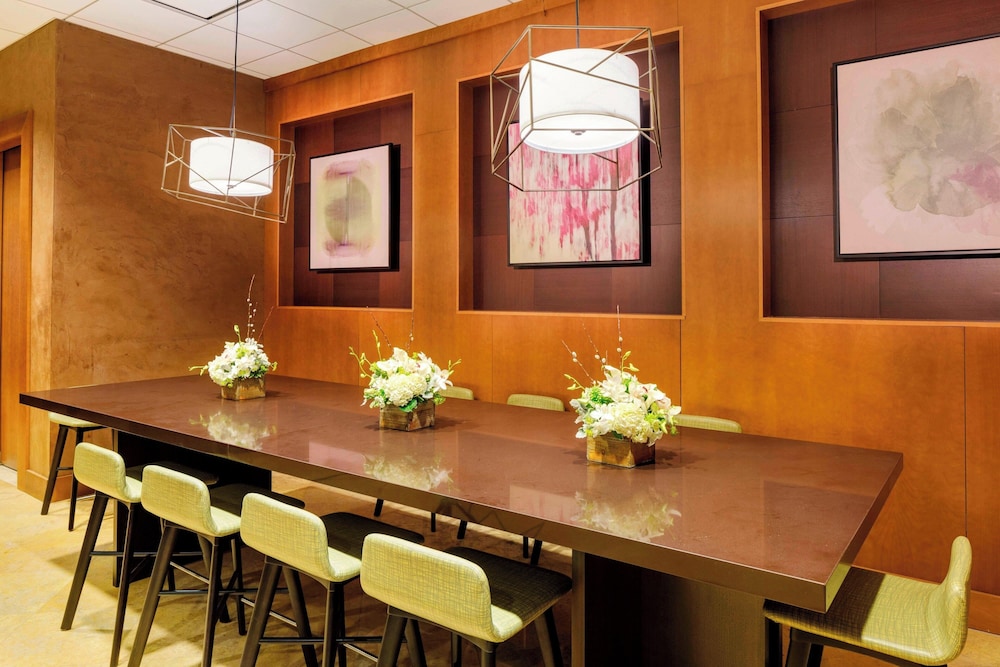 Courtyard by Marriott Boston Logan Airport - photo 34