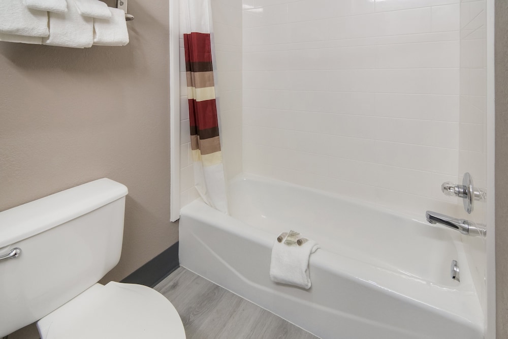 Red Roof Inn Terrell - photo 24
