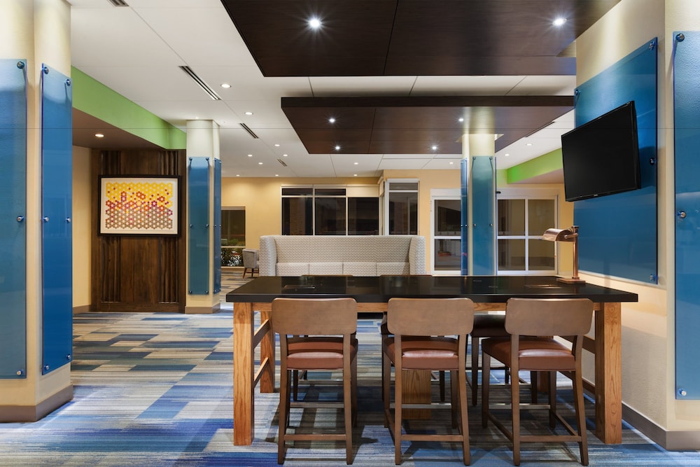 Holiday Inn Express & Suites Edinburg McAllen Area by IHG - photo 2
