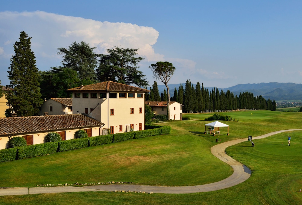 Unahotels Poggio Dei Medici Toscana — 4-Star Luxury Hotel in Florence, Italy