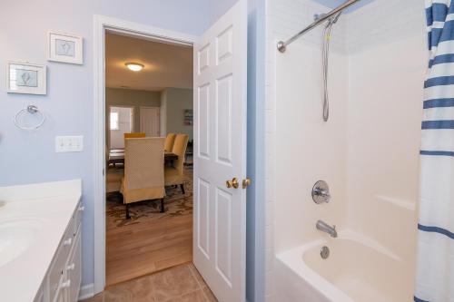 Nemo's Place by Oak Island Accommodations - photo 14